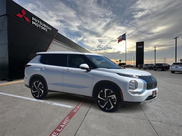 new 2024 Mitsubishi Outlander car, priced at $38,610