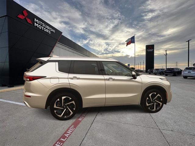 new 2024 Mitsubishi Outlander car, priced at $35,035