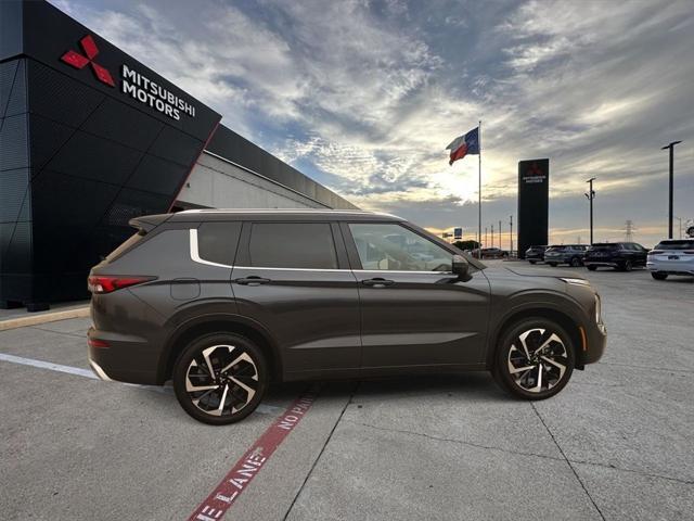 new 2024 Mitsubishi Outlander car, priced at $36,705