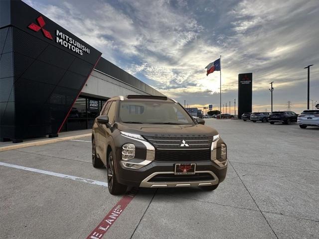 new 2024 Mitsubishi Outlander car, priced at $36,705