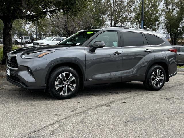 used 2022 Toyota Highlander Hybrid car, priced at $35,995