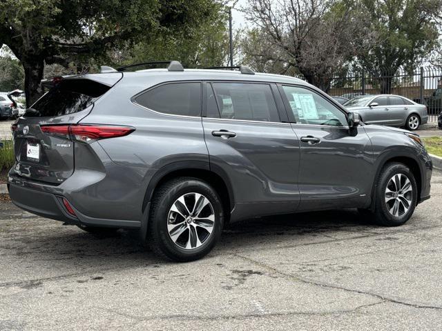 used 2022 Toyota Highlander Hybrid car, priced at $35,995