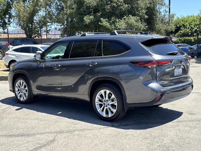 used 2024 Toyota Highlander car, priced at $46,999