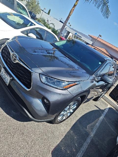 used 2024 Toyota Highlander car, priced at $46,999