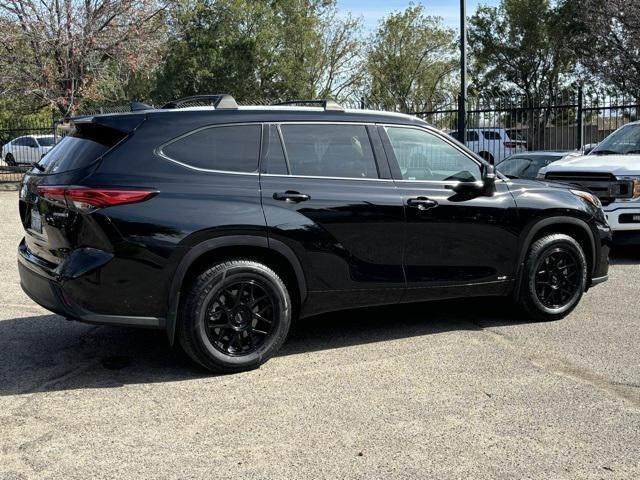 used 2022 Toyota Highlander Hybrid car, priced at $39,695