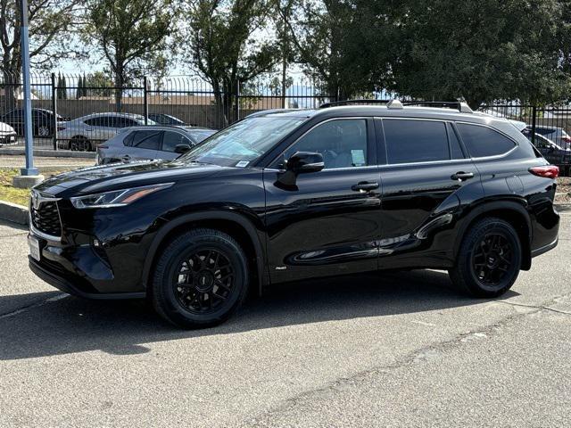 used 2022 Toyota Highlander Hybrid car, priced at $39,695