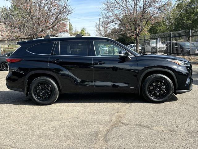 used 2022 Toyota Highlander Hybrid car, priced at $39,695