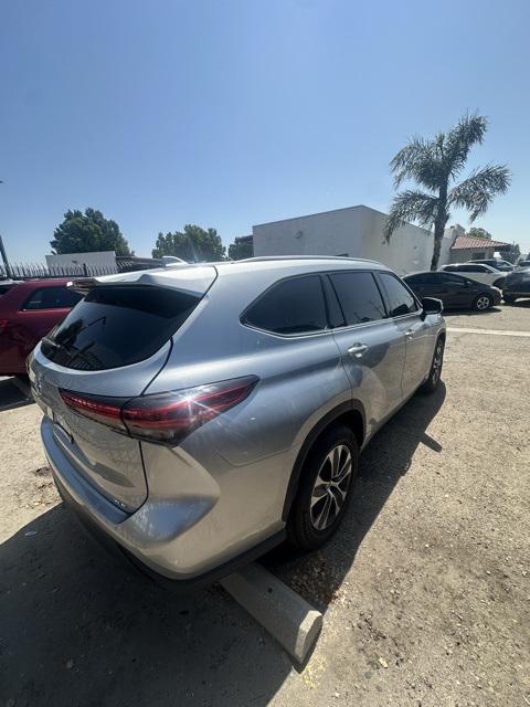 used 2022 Toyota Highlander car, priced at $37,999