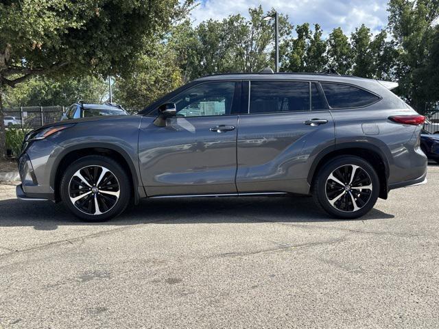 used 2022 Toyota Highlander car, priced at $34,295