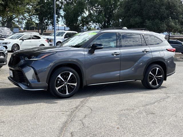 used 2022 Toyota Highlander car, priced at $34,295