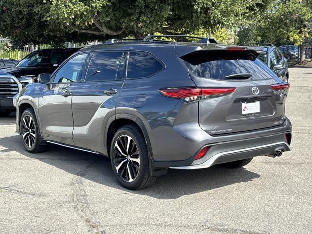 used 2022 Toyota Highlander car, priced at $34,295