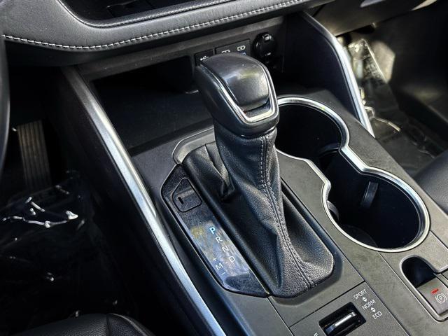 used 2022 Toyota Highlander car, priced at $34,295