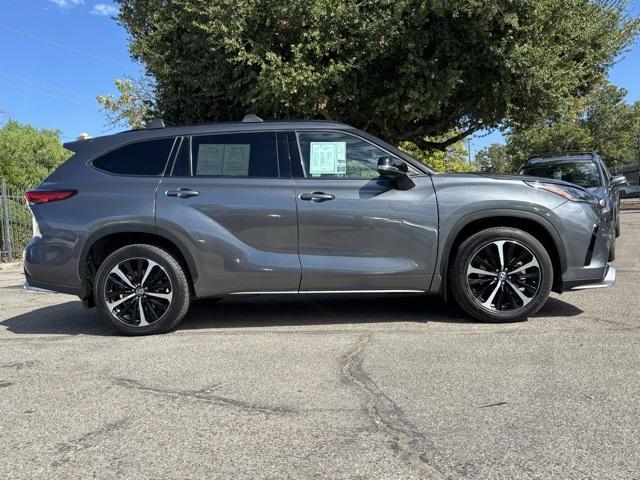used 2022 Toyota Highlander car, priced at $34,295