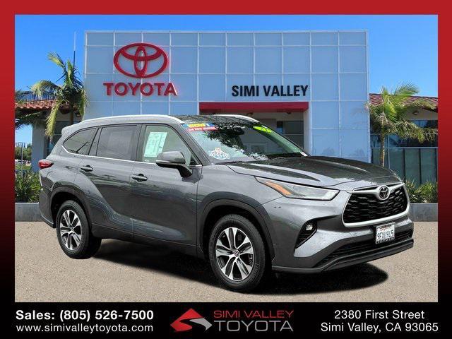 used 2023 Toyota Highlander car, priced at $37,495