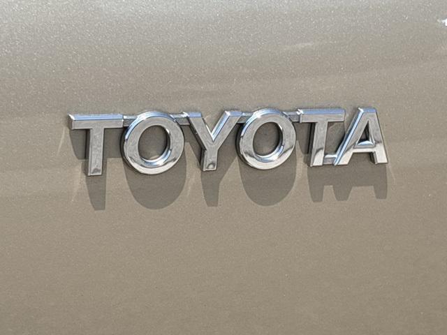 used 2008 Toyota Highlander car, priced at $9,999