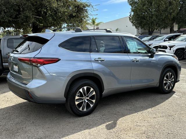 used 2021 Toyota Highlander Hybrid car, priced at $31,999