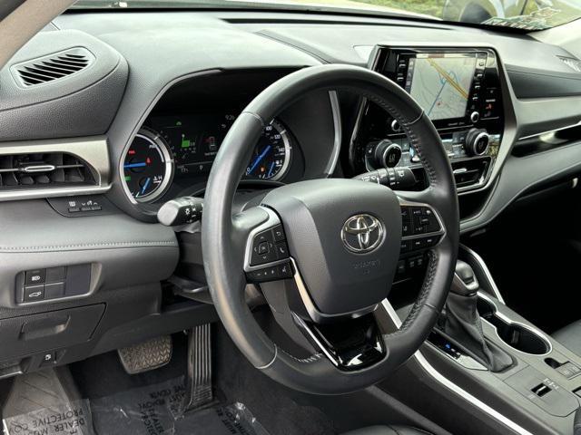 used 2021 Toyota Highlander Hybrid car, priced at $31,999