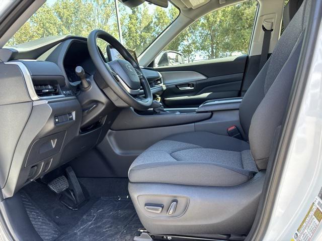 new 2025 Toyota Highlander car, priced at $45,338