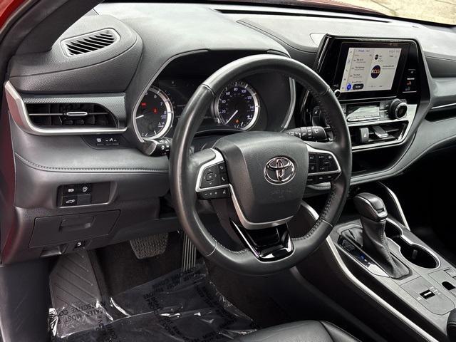 used 2023 Toyota Highlander car, priced at $38,999