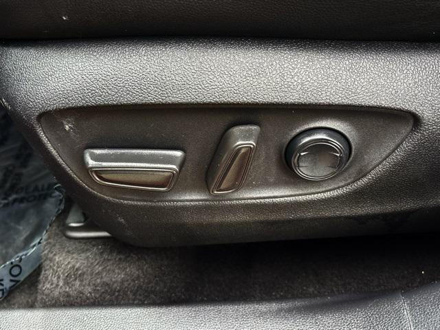 used 2023 Toyota Highlander car, priced at $38,999