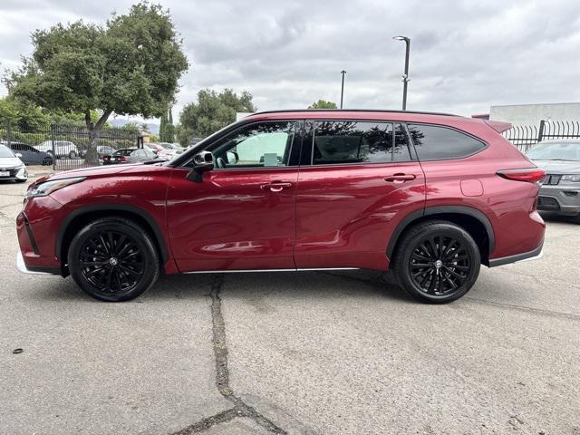 used 2023 Toyota Highlander car, priced at $38,999