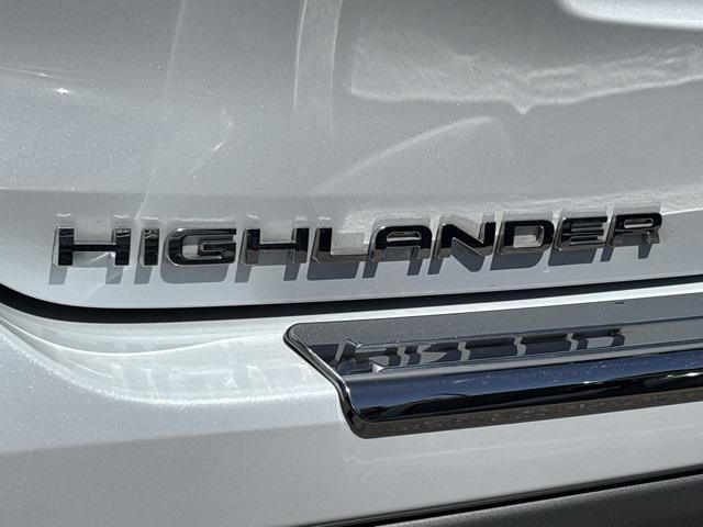 used 2022 Toyota Highlander car, priced at $39,999