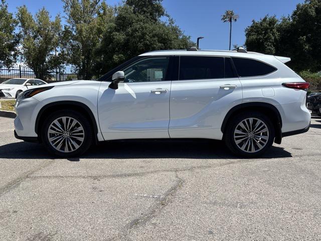 used 2022 Toyota Highlander car, priced at $39,999
