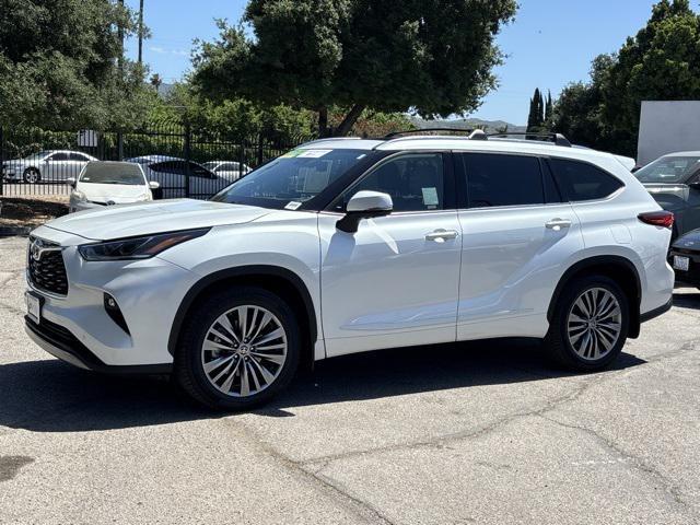 used 2022 Toyota Highlander car, priced at $39,999