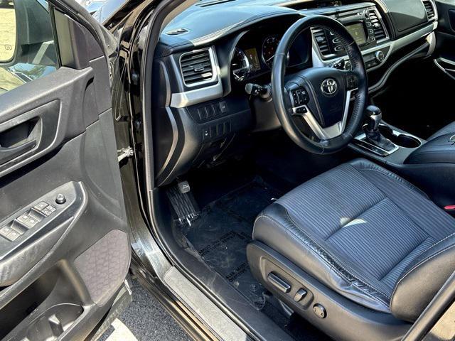 used 2015 Toyota Highlander car, priced at $14,999