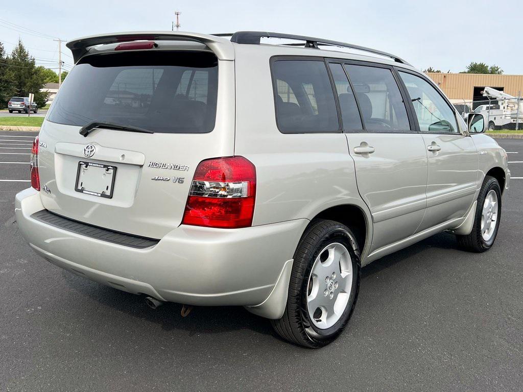 used 2005 Toyota Highlander car, priced at $11,500