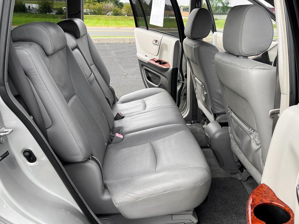 used 2005 Toyota Highlander car, priced at $11,500