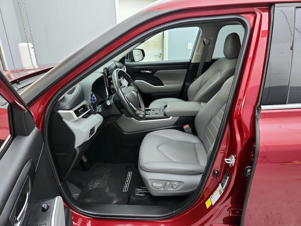 used 2022 Toyota Highlander Hybrid car, priced at $38,998