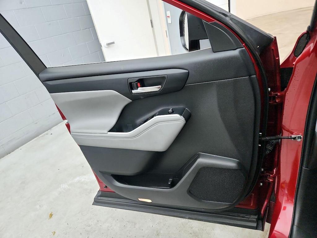 used 2022 Toyota Highlander Hybrid car, priced at $38,998