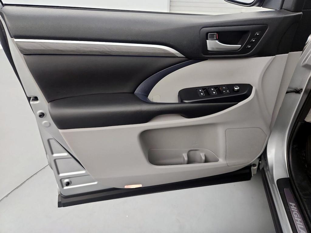 used 2018 Toyota Highlander car, priced at $30,998