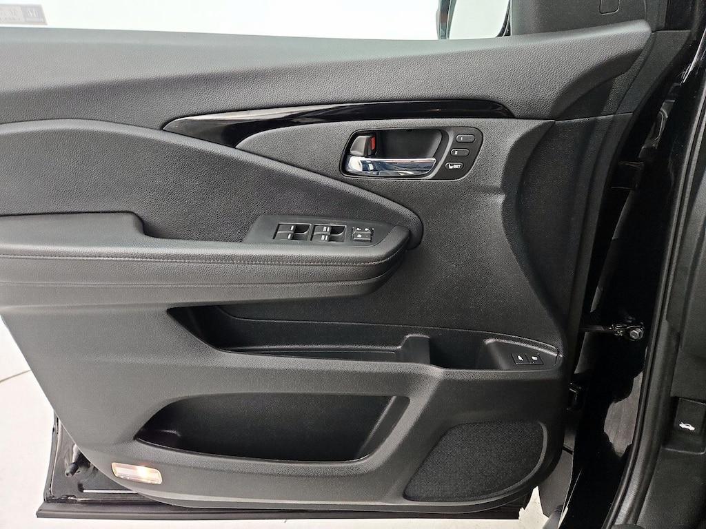 used 2022 Honda Pilot car, priced at $39,998