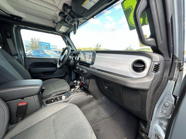 used 2025 Jeep Gladiator car, priced at $37,000