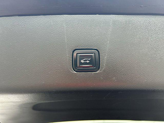 used 2023 Chevrolet Traverse car, priced at $29,500