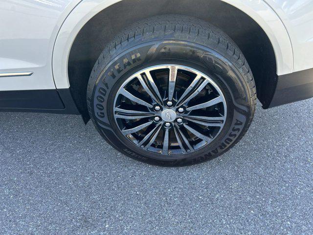 used 2018 Cadillac XT5 car, priced at $19,400