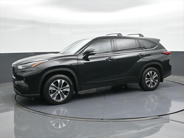 used 2022 Toyota Highlander Hybrid car, priced at $38,490