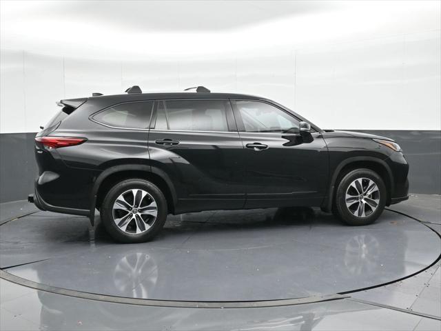 used 2022 Toyota Highlander Hybrid car, priced at $38,490