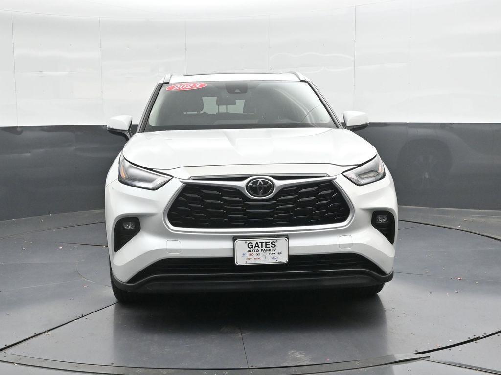 used 2023 Toyota Highlander car, priced at $38,914