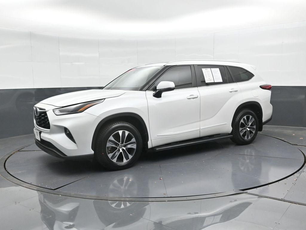 used 2023 Toyota Highlander car, priced at $38,914