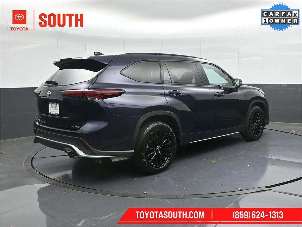 used 2024 Toyota Highlander car, priced at $41,269