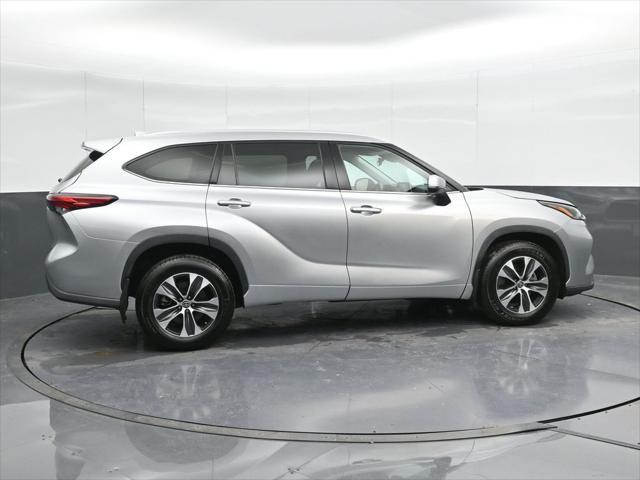 used 2022 Toyota Highlander car, priced at $33,993