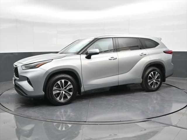 used 2022 Toyota Highlander car, priced at $33,993