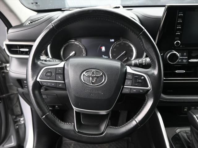 used 2022 Toyota Highlander car, priced at $33,993