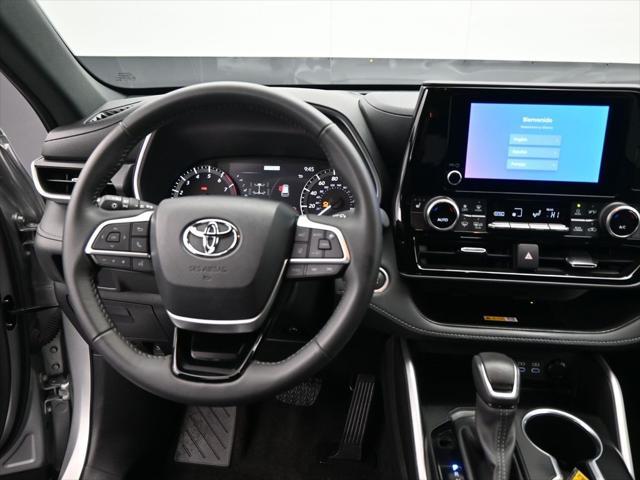 used 2024 Toyota Highlander car, priced at $44,990