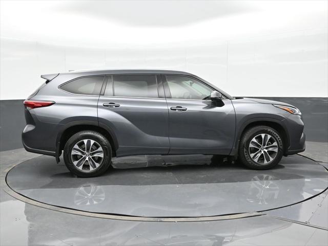 used 2020 Toyota Highlander car, priced at $31,390