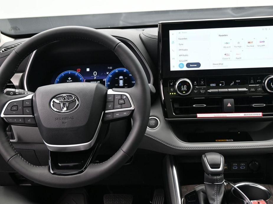 new 2024 Toyota Highlander car, priced at $52,042