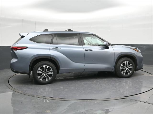 used 2023 Toyota Highlander Hybrid car, priced at $40,450